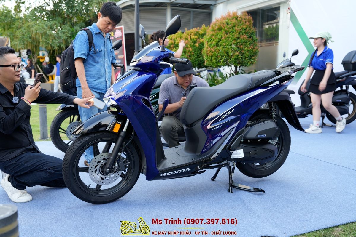 Honda SH150 Vetro Blue 2026 Limited Edition - Siêu phẩm SH Ý dàn áo xanh trong suốt cực hiếm tại An Giang