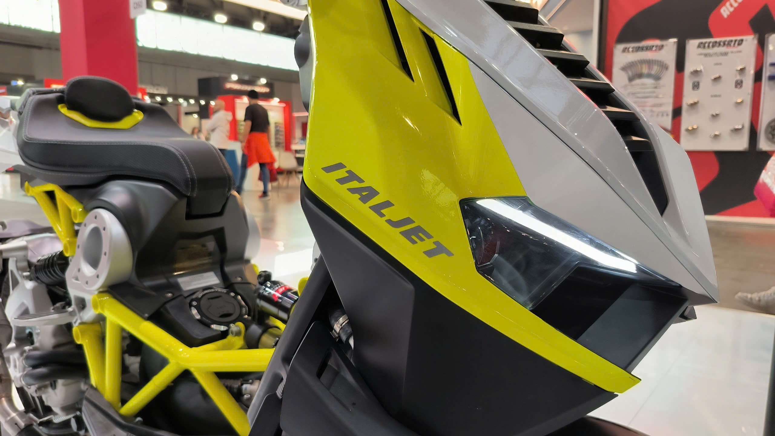 Italjet Dragster 300, Xe Tay Ga Thể Thao Thương Hiệu Từ Italy tại An Giang