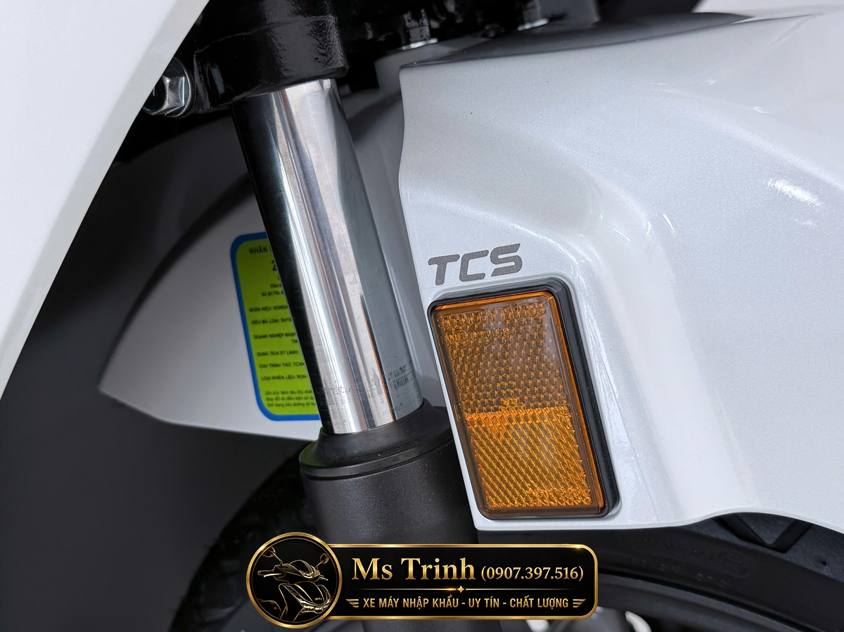 Ký hiệu ABS và TCS phía trước Honda SH150i nhập khẩu Italy
