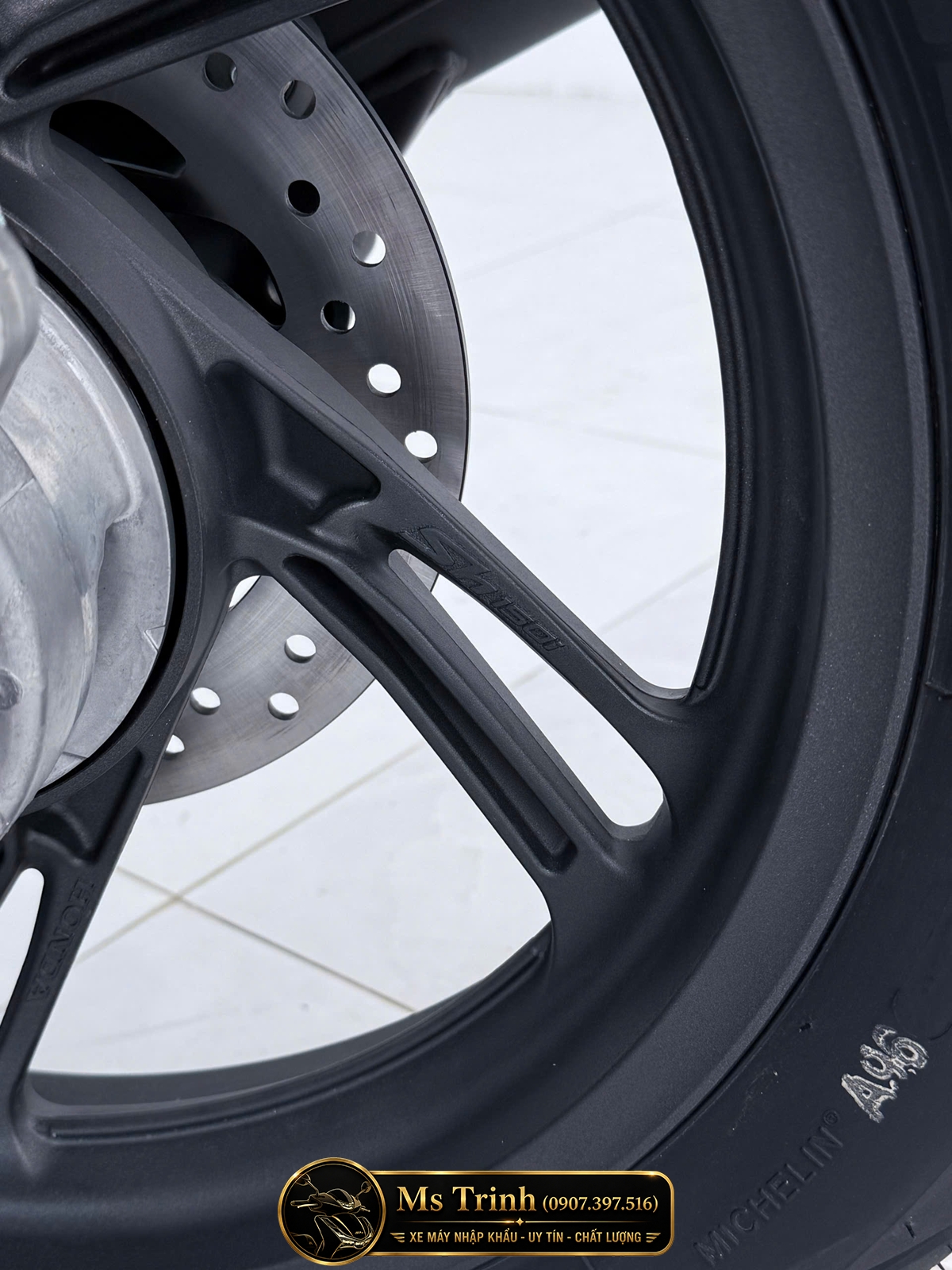 Mâm SH150i HMR đúc nổi chữ trên chấu Bộ mâm Honda SH150i Special Edition với dòng chữ SH150i đúc trực tiếp